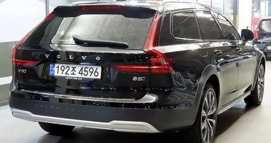 Volvo V90 