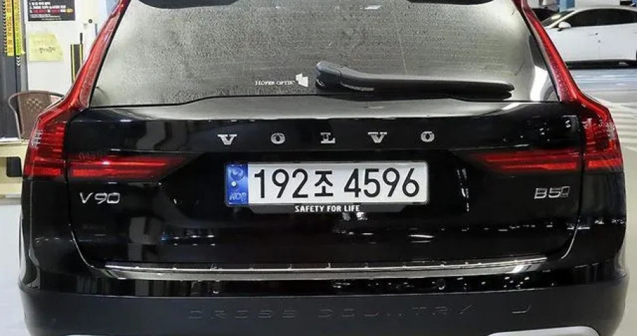 Volvo V90 