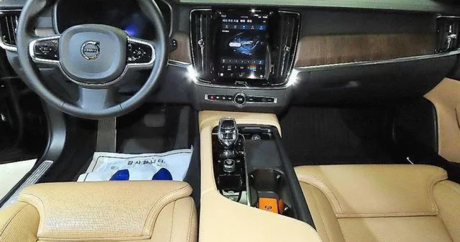 Volvo V90 