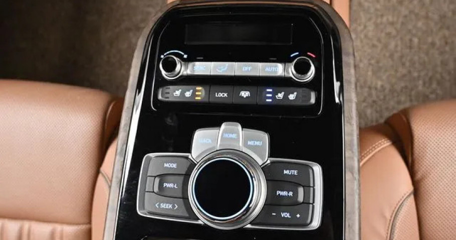 Genesis G90 