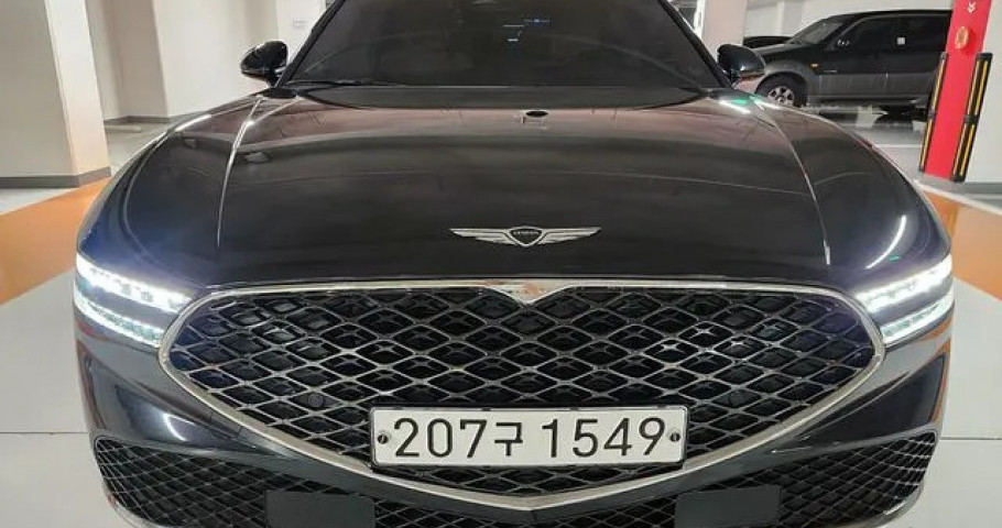 Genesis G90 