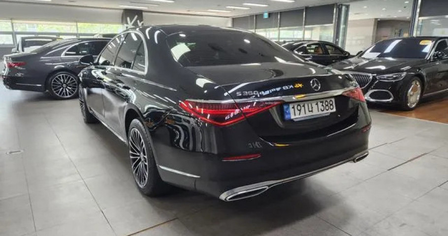 Mercedes-Benz S-Class 