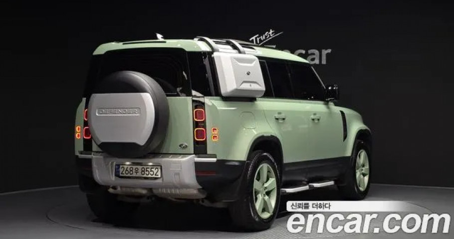 Land Rover Defender 