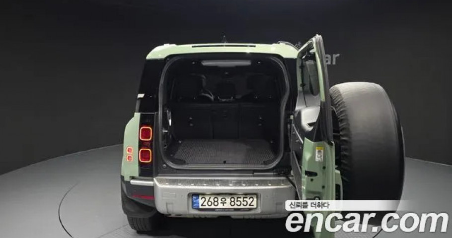 Land Rover Defender 