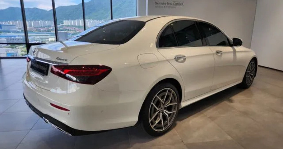 Mercedes-Benz E-Class 