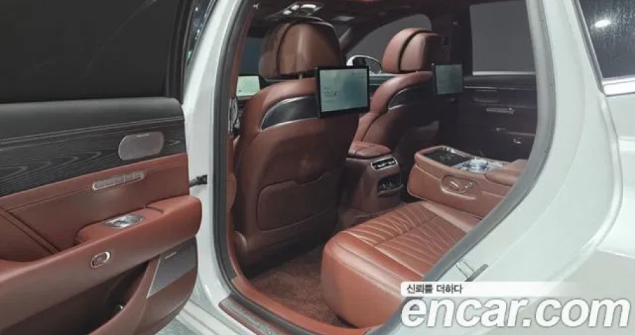 Genesis G90 