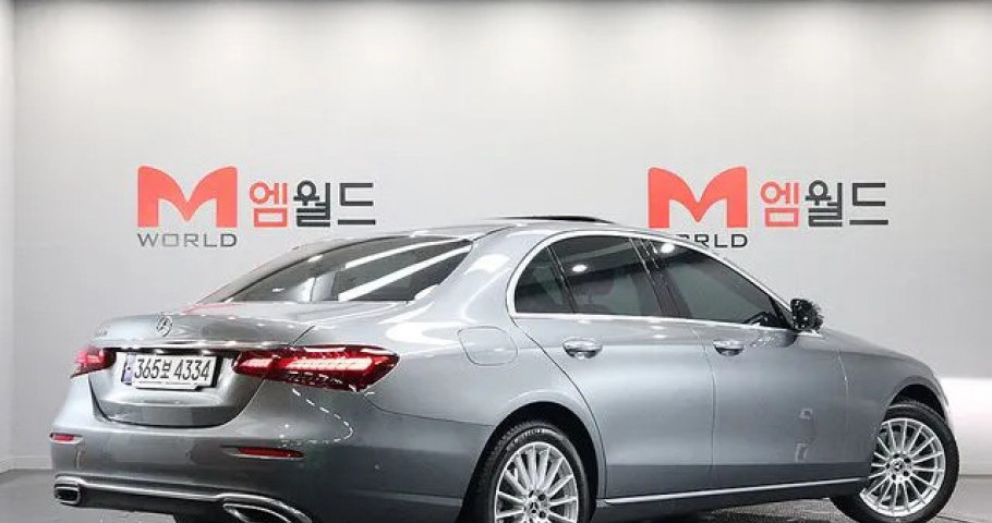 Mercedes-Benz E-Class 