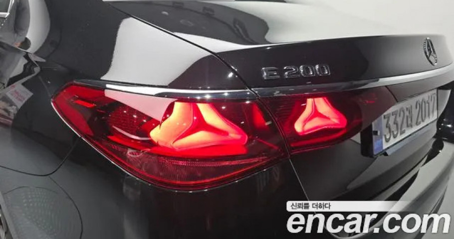 Mercedes-Benz E-Class 