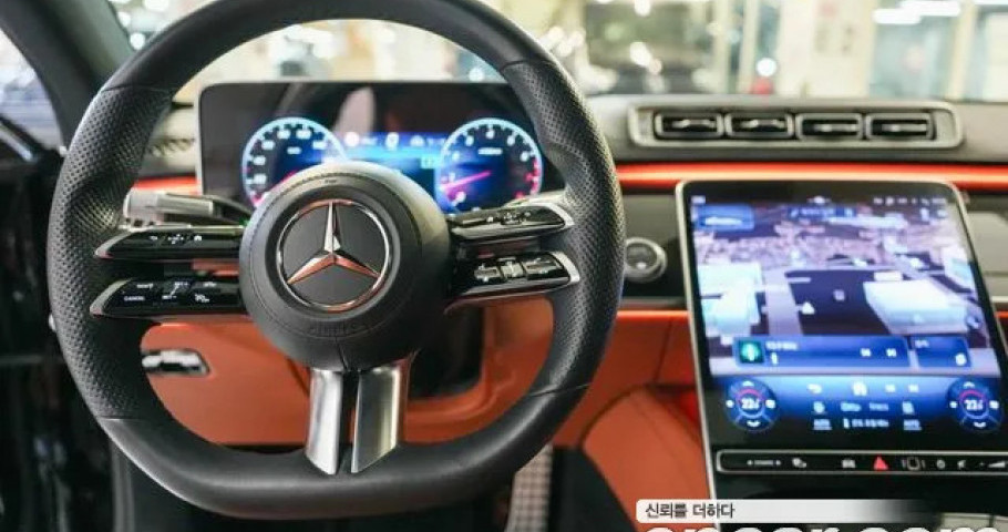 Mercedes-Benz S-Class 