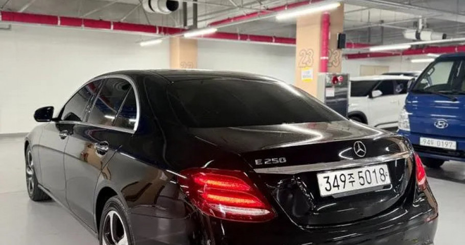 Mercedes-Benz E-Class 