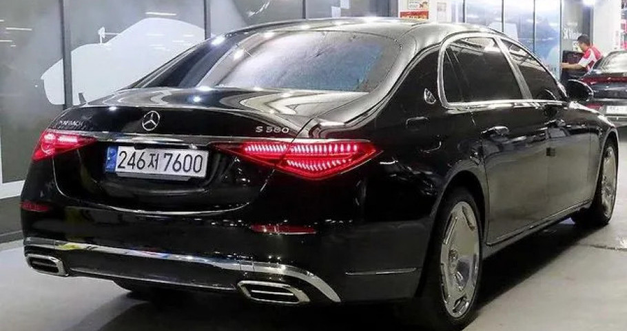 Mercedes-Benz S-Class 