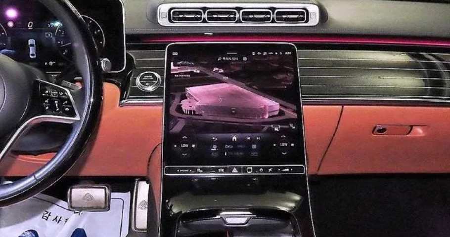 Mercedes-Benz S-Class 