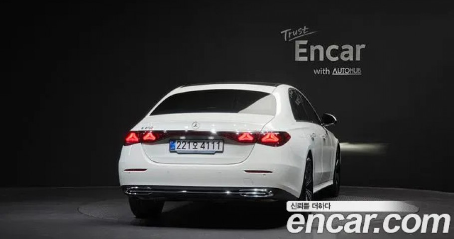 Mercedes-Benz E-Class 