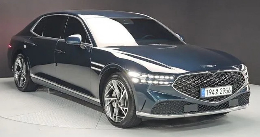Genesis G90 