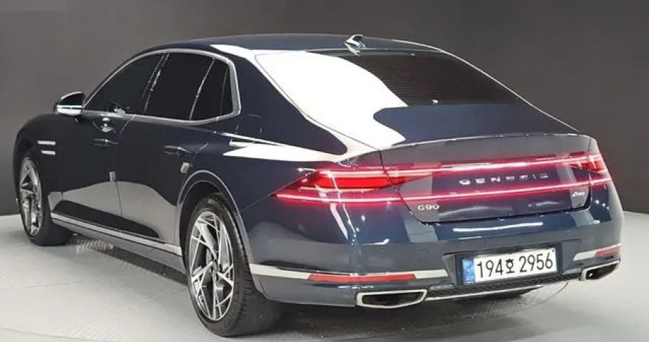 Genesis G90 