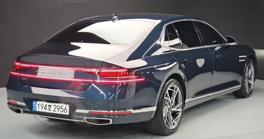 Genesis G90 