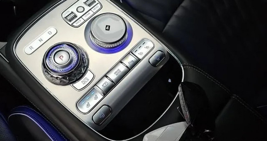 Genesis G90 