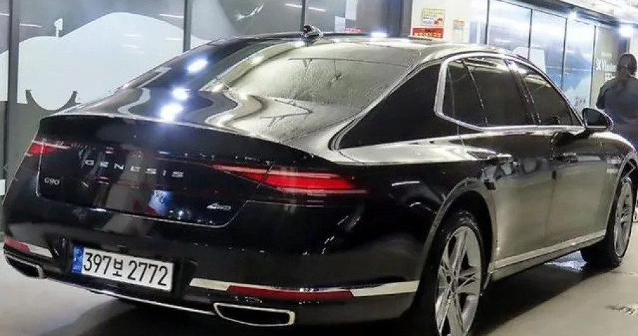 Genesis G90 