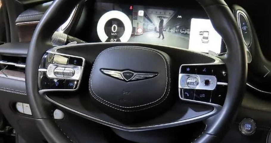 Genesis G90 
