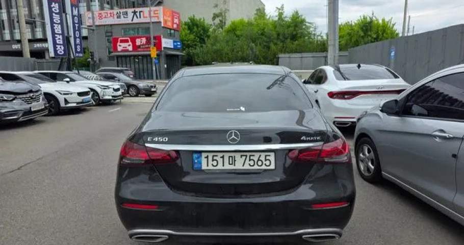 Mercedes-Benz E-Class 