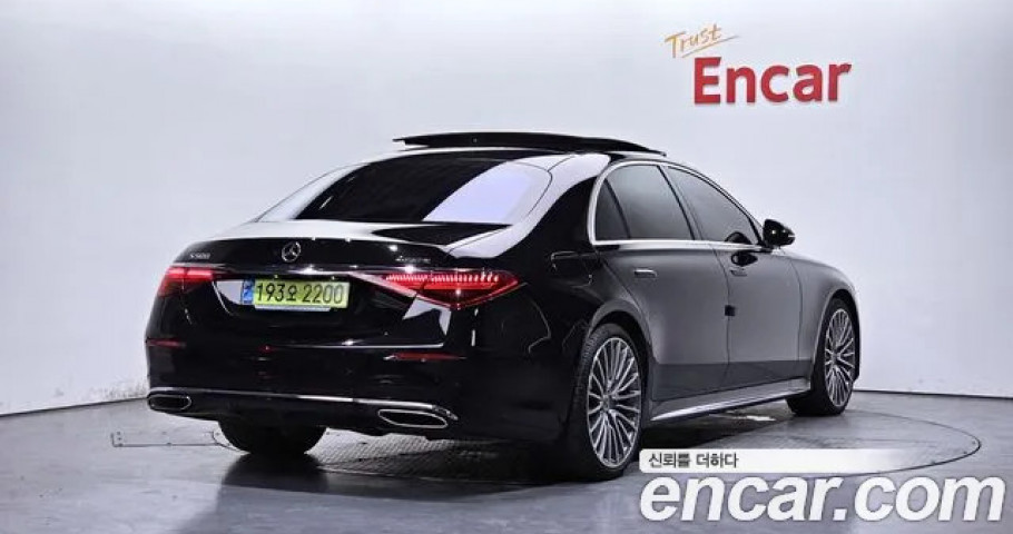 Mercedes-Benz S-Class 