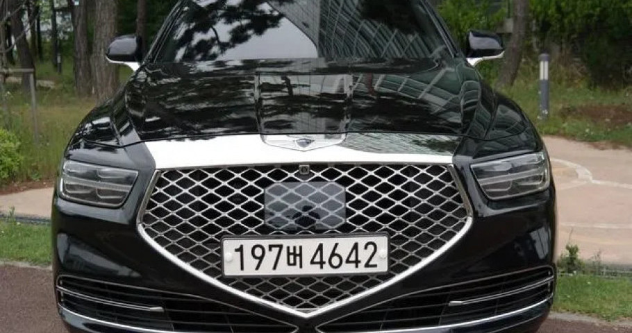 Genesis G90 