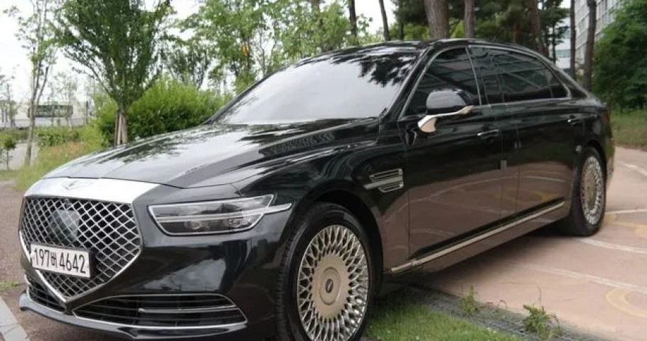 Genesis G90 