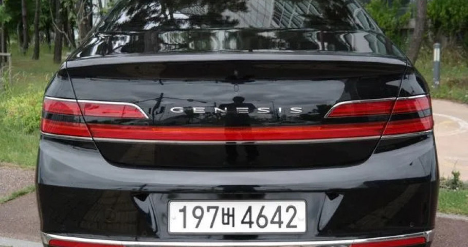 Genesis G90 