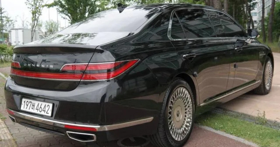 Genesis G90 