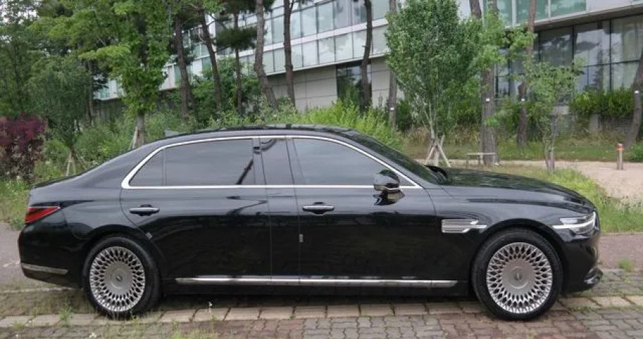 Genesis G90 