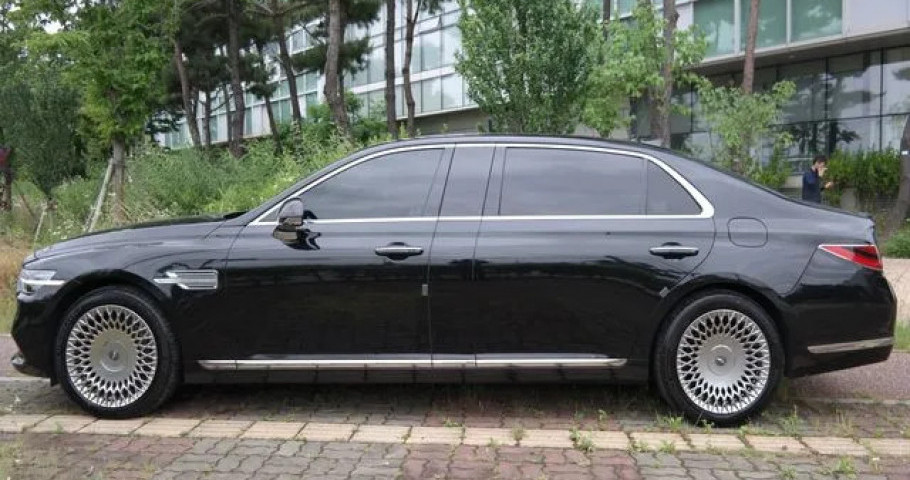 Genesis G90 