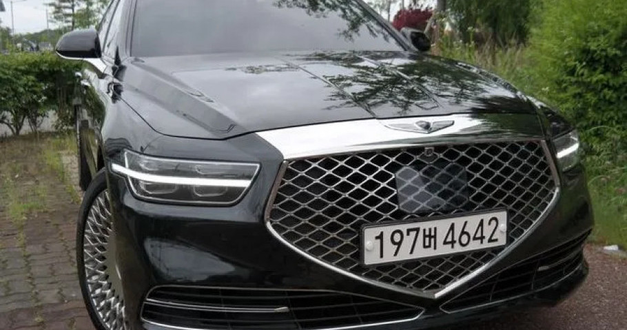 Genesis G90 