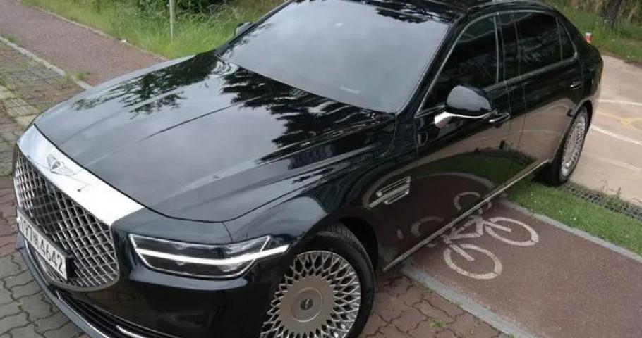 Genesis G90 