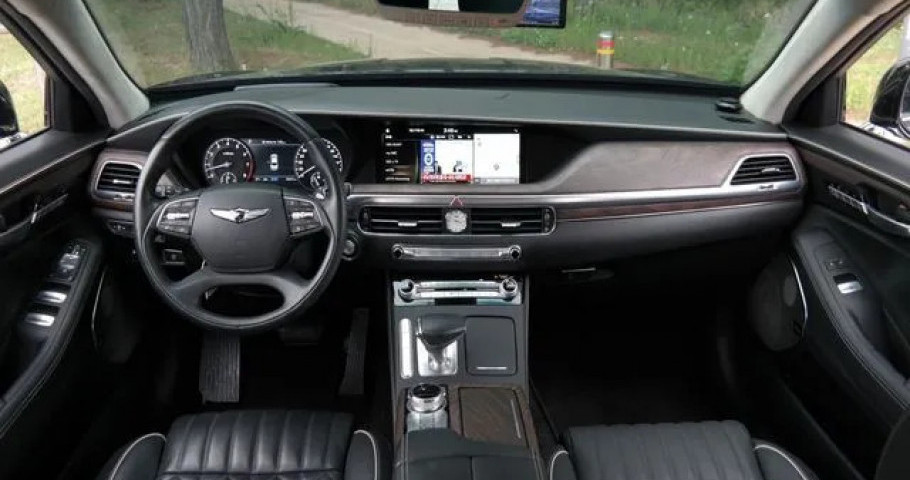 Genesis G90 