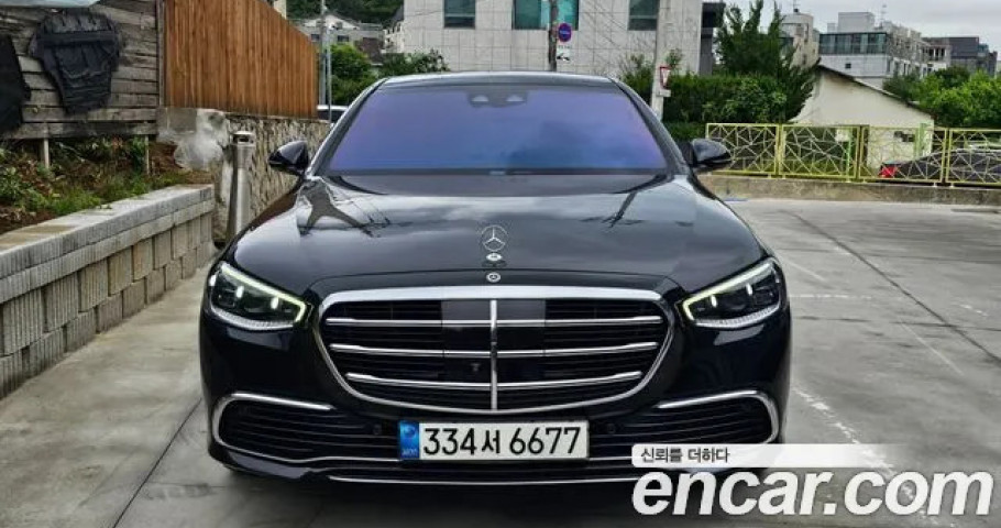 Mercedes-Benz S-Class 