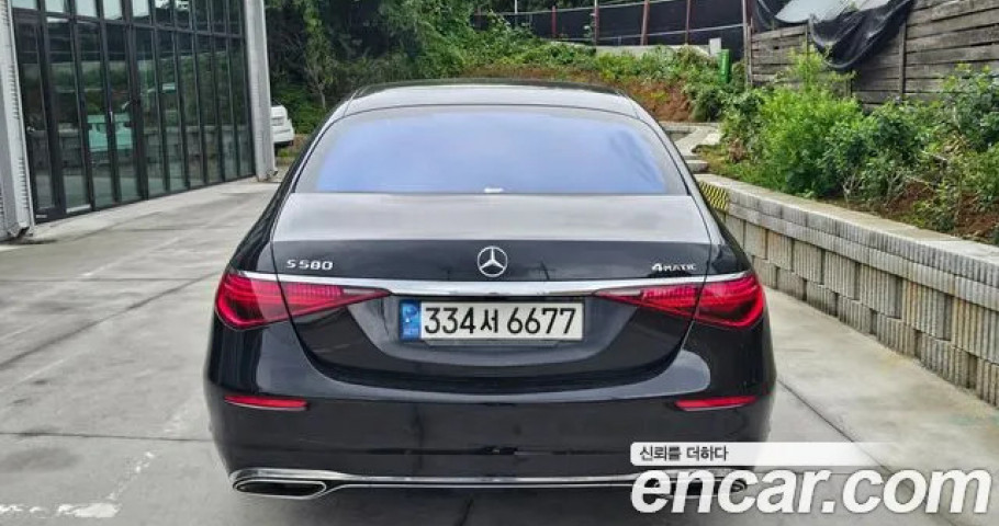 Mercedes-Benz S-Class 
