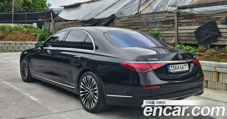 Mercedes-Benz S-Class 