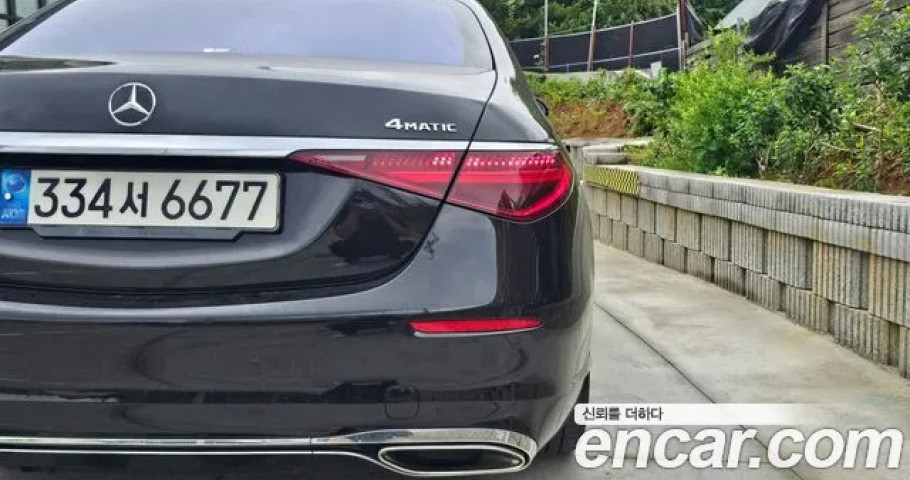 Mercedes-Benz S-Class 