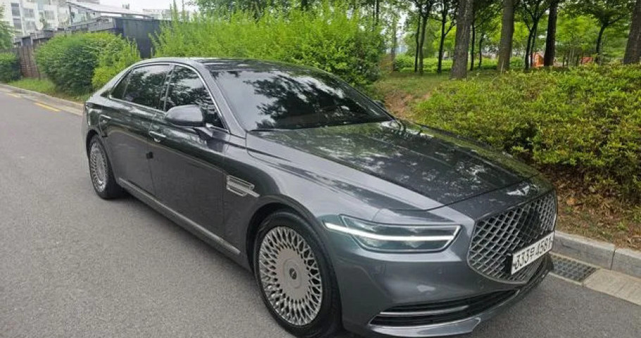 Genesis G90 
