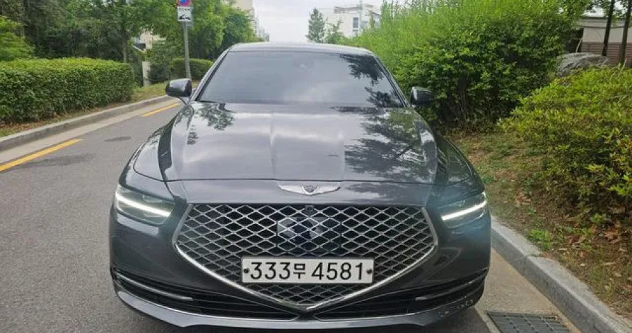 Genesis G90 