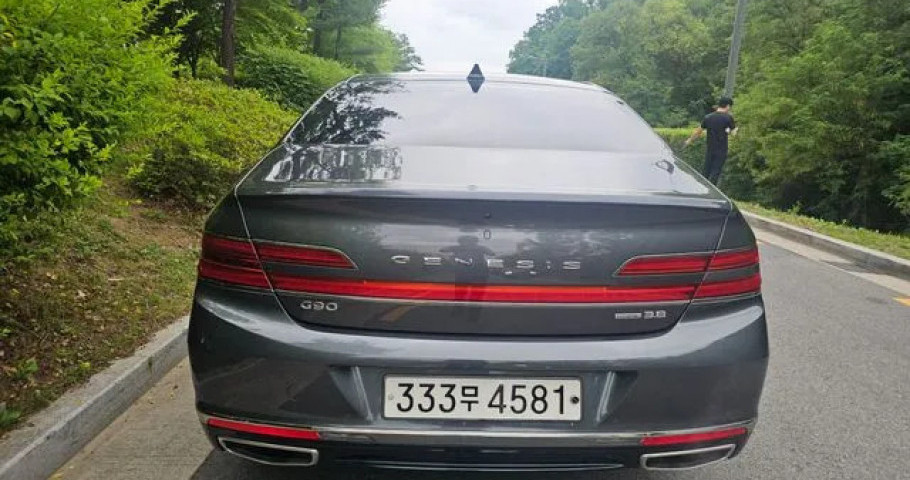 Genesis G90 