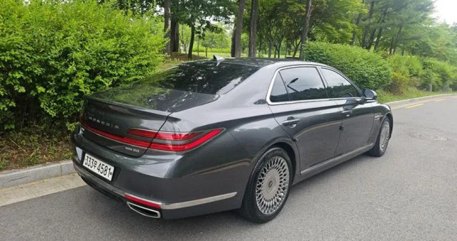 Genesis G90 