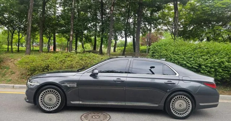 Genesis G90 