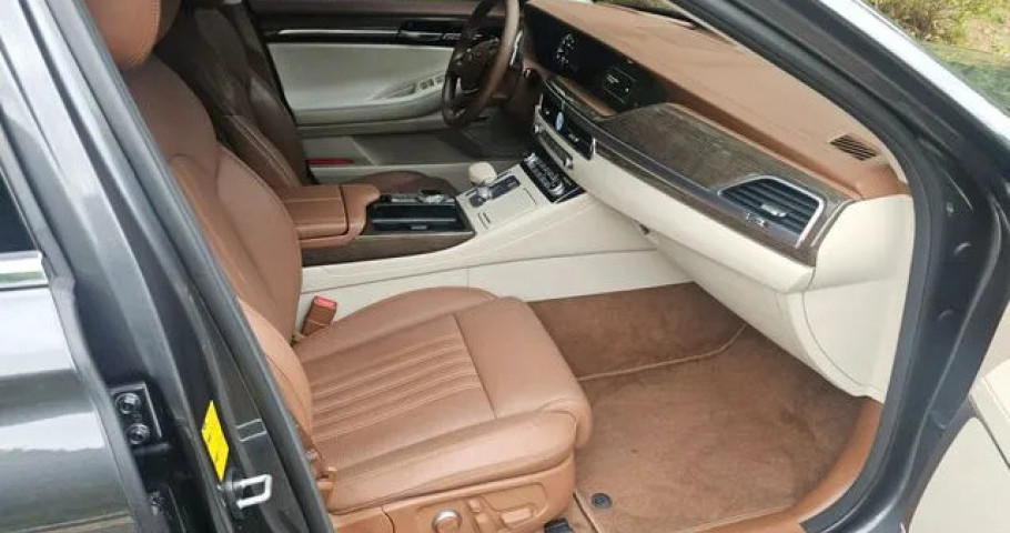 Genesis G90 