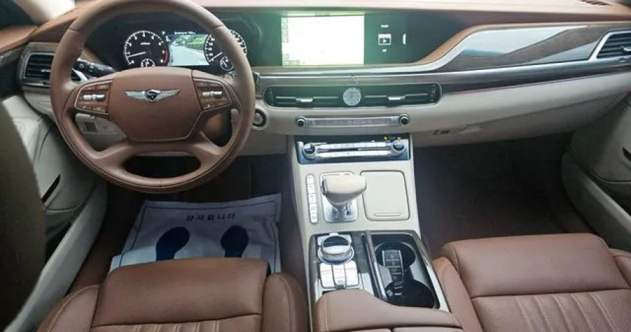 Genesis G90 