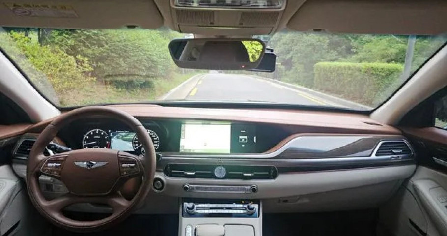 Genesis G90 