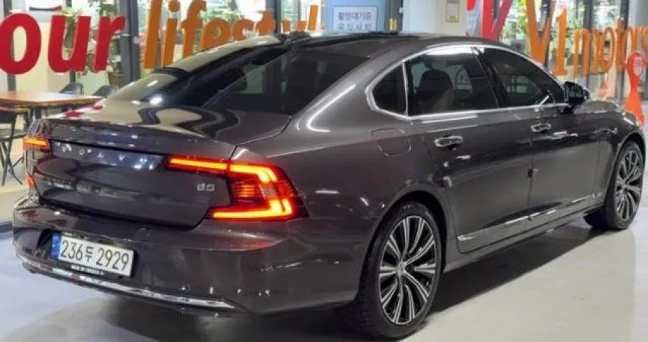 Volvo S90 