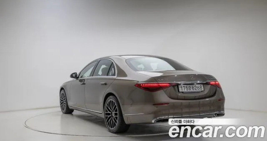 Mercedes-Benz S-Class 