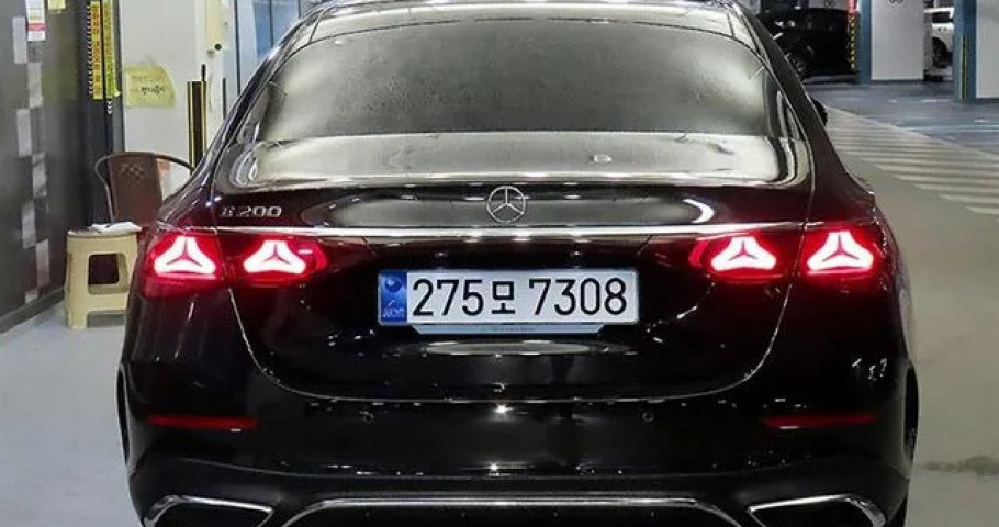 Mercedes-Benz E-Class 