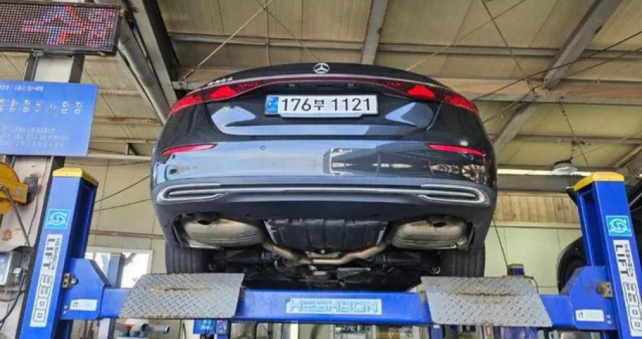 Mercedes-Benz E-Class 